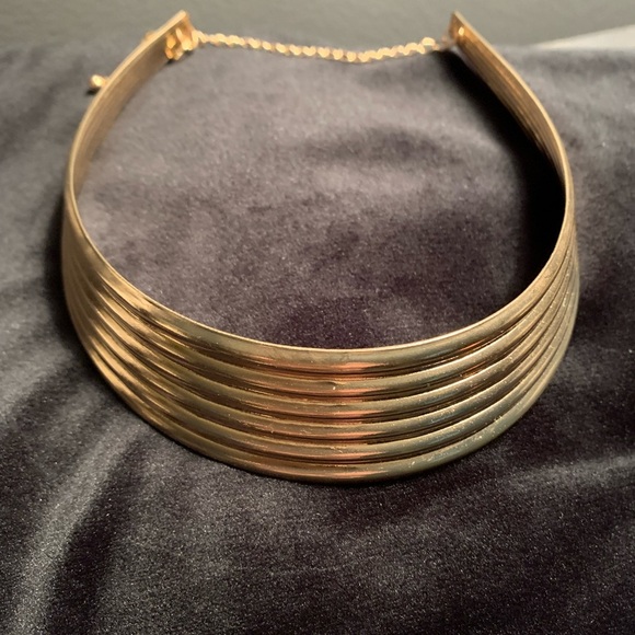 unbranded Jewelry - Gold tone Rings Detailed Choker with chain Vintage 80s